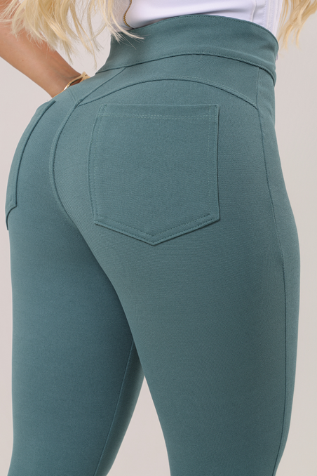Calça Skinny Básica com Bolsos Empina Bumbum Verde Mediterrâneo