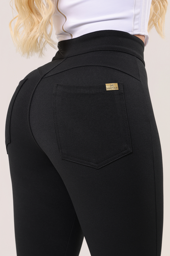Calça Skinny Básica com Bolsos Empina Bumbum Preta