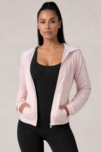 Jaqueta Corta Vento com Capuz e Bolso Feminina Impermeável Rosa Bebê