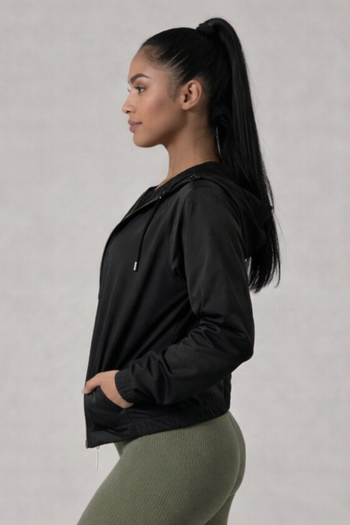 Jaqueta Corta Vento com Capuz e Bolso Feminina Impermeável Preta