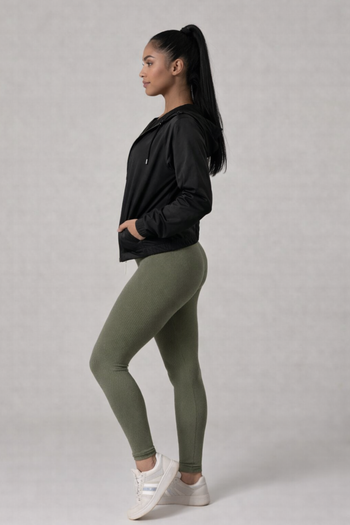 Jaqueta Corta Vento com Capuz e Bolso Feminina Impermeável Preta